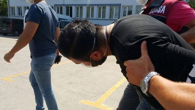 Bursa'da vatandaş polis iş birliği yaptı 'savcıyım' diyen dolandırıcı böyle paketlendi - Resim: 0