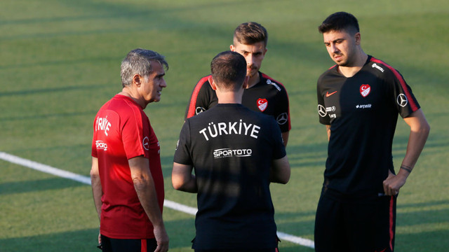 Sergen Yalçın'dan talimat: Dorukhan Toköz gitsin, Ozan Tufan gelsin! - Resim: 0