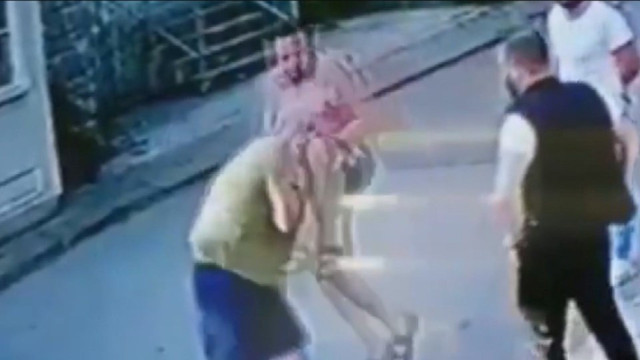 AK Partili Ömer Çelik'ten yaşlı adamı darp eden Halil Sezai'ye zehir zemberek sözler - Resim: 0