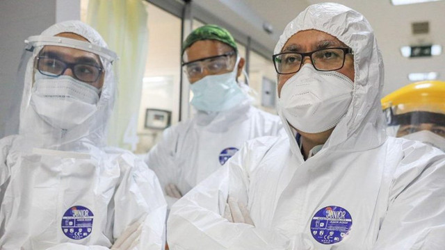 Prof. Dr. Yılmaz'dan korkutan açıklama: Hastalar yağmur gibi yağıyor, sağlık çalışanları yaprak gibi dökülüyor - Resim: 0