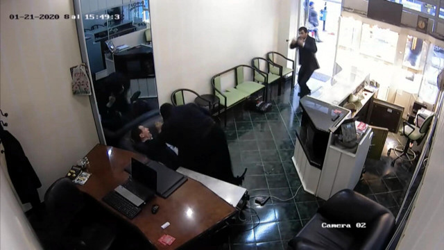 Erzincan'da çarşaf giyip kuyumcu soymaya kalkıştı! Cezası belli oldu - Resim: 0