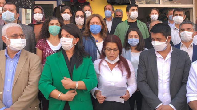 HDP'li vekillerden polise hakaret: Terbiyesiz, bana sicili söyle - Resim: 1