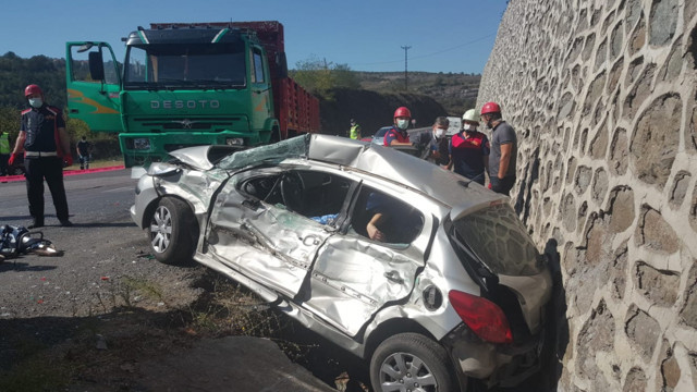 Zonguldak'taki kazada acı bilanço: Sürücü koltuğunda can verdi - Resim: 0