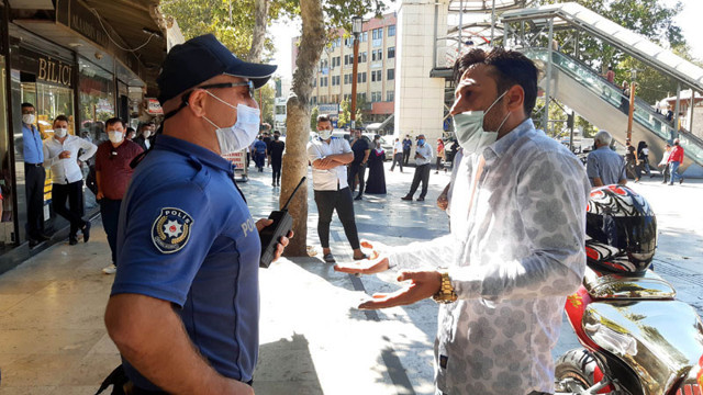 Kahramarmaraş'ta maske denetiminde kimlik isteyen polise direndi gerçek kısa sürede anlaşıldı - Resim: 0