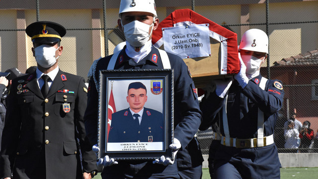 Kocaeli'de şehit olan uzman onbaşı toprağa verildi annenin feryadı yürekleri sızlattı - Resim: 1