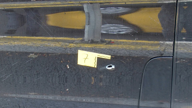 Bahçelievler'de özel hastane doktorunun aracına silahlı saldırı - Resim: 0