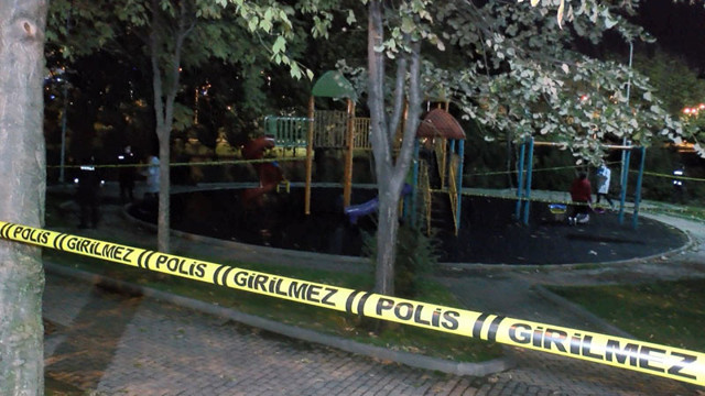 Ataşehir'de 22 yaşındaki gencin cesedi çocuk parkında salıncak demirine asılı halde bulundu - Resim: 0
