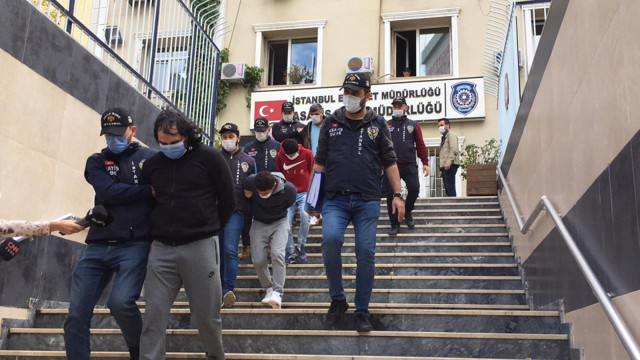 İstanbul Bağcılar'da duvarı delip hırsızlık yapan 4 şüpheli yakalandı - Resim: 0