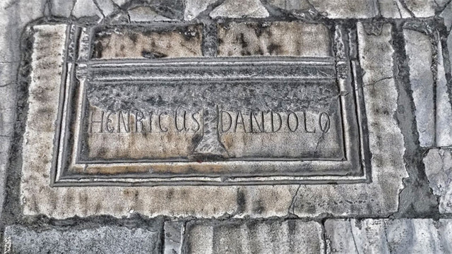 Ayasofya'da Venedik komutanı Dandolu'nun 800 yıllık mezarın sırrı çözülüyor - Resim: 0