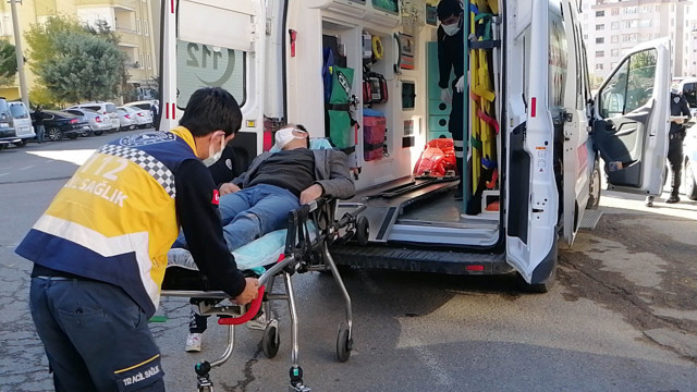 Kahramanmaraş'ta bir kişi sevgilisini rahatsız eden şahsı ayaklarından vurdu - Resim: 0