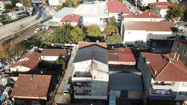 Ataşehir'de 6 yıldır riskli binada oturanlara belediye 'boşaltın' dedi olaylar çıktı - Resim: 0