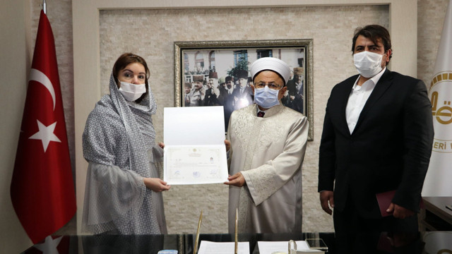 Rusya vatandaşı İhtida Töreni'yle Müslüman oldu artık bu adı taşıyacak - Resim: 1