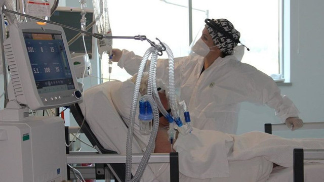 Bilim Kurulu Üyesi: Hastalık 25-49 yaş arasında yoğunlaştı ölen genç hastalar var - Resim: 0