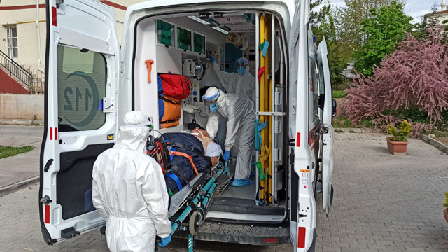 Adana Tabip Odası Başkanı'ndan şok sözler! Hastanelerde boş sedye bulunamıyor - Resim: 0