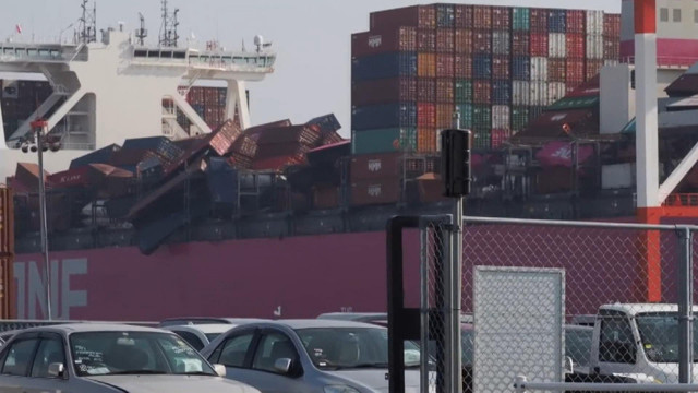 Tarihin en büyük kaybı! Japonya'ya giden kargo gemisindeki 2 bin konteyner devrildi - Resim: 1