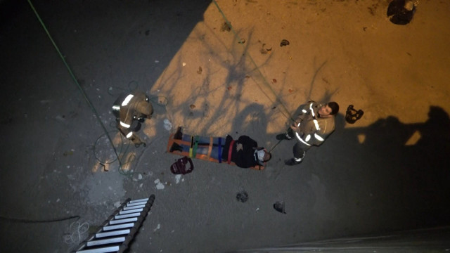 Bursa'da işe giderken hayatının şokunu yaşadı! Telefonunu kurtarmak isterken yere çakıldı - Resim: 0