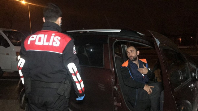 Düzce'de çalışma bahanesiyle gezen 4 kişi polise yakalandı ceza kesildi - Resim: 0