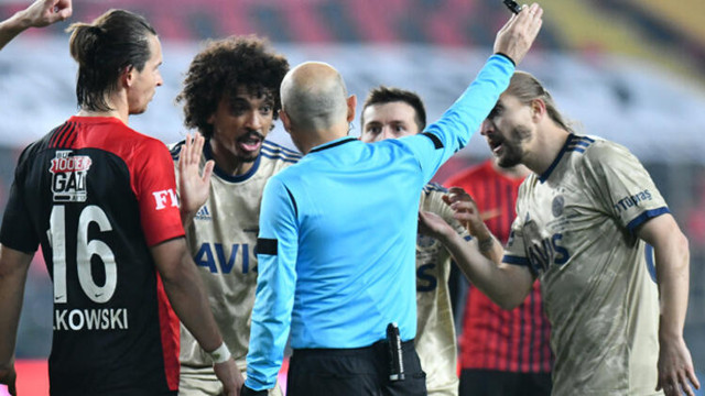 Cüneyt Çakır Fenerbahçe'nin golünü iptal etti pişman oldu - Resim: 1