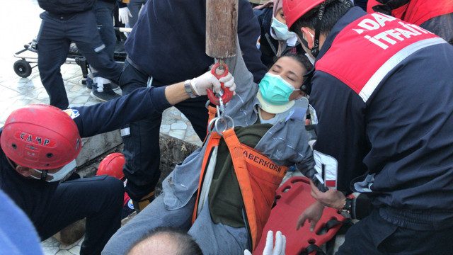 Adana'da kanalizasyon çukuruna düşen hamile kadın yaralandı - Resim: 1