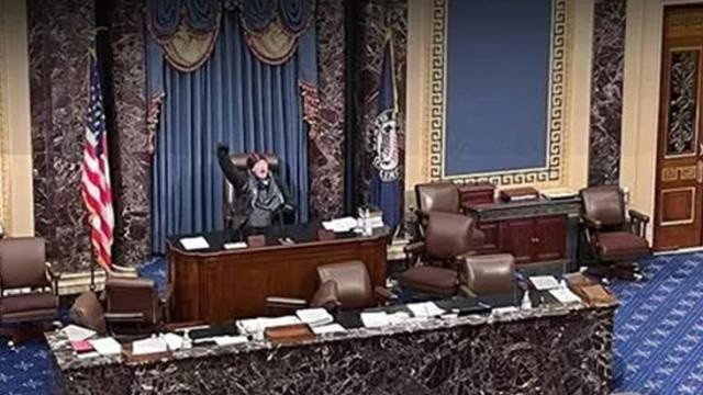 ABD'deki Kongre işgali Gakkoşları korkuttu: Kürsünün arkasındaki mermer Elazığ'dan gitmiş - Resim: 1