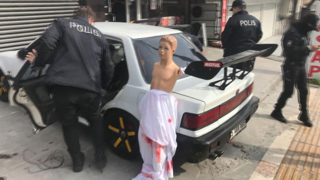 Esenyurt'ta kanlı kefenli araç görenleri şoke etti - Resim: 2