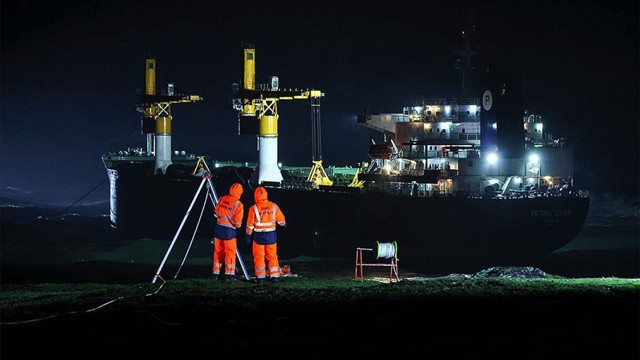 Panama bandıralı kargo gemisi İstanbul Beykoz açıklarında karaya oturdu - Resim: 0