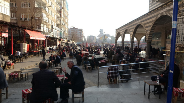 Diyarbakır'da koronavirüs tedbirleri hiçe sayıldı - Resim: 0