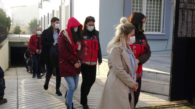 Jigolo çetesinin kurbanlarından itiraf: Sesi çok güzeldi, 10 bin TL yatırdım - Resim: 0