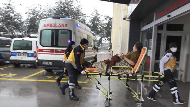 Bursa'da sinir krizi geçiren koca kendisini bıçakladı - Resim: 0