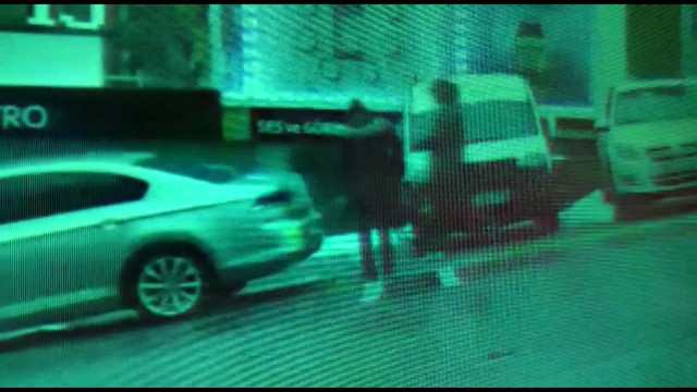 Ümraniye’de 3 hırsız gündüz vakti önce eve girdi sonra arabaları çaldı - Resim: 0