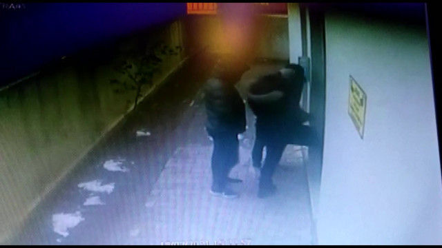 Ümraniye’de 3 hırsız gündüz vakti önce eve girdi sonra arabaları çaldı - Resim: 1