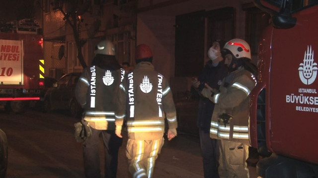 İstanbul'da Zeytinburnu'nda bir binanın balkonu çöktü - Resim: 1