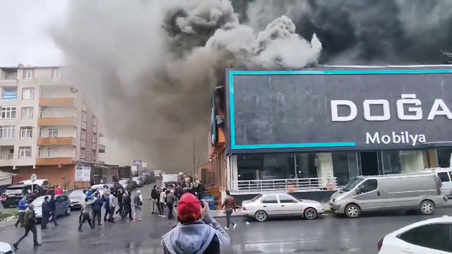 Ataşehir’de korkunç fabrika yangını! Bir işçi son anda böyle kurtuldu - Resim: 2