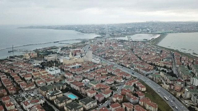 Naci Görür İstanbul'da yer gösterdi 'şu anda bile kayıyor' dedi deprem etkisi beş katına çıkacak - Resim: 1