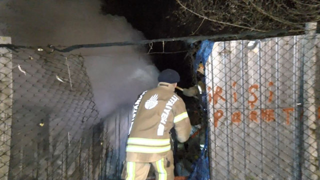 Ümraniye'de inşaat malzemeleri deposunda yangın - Resim: 2