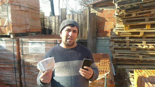 Kastamonu'da maaşını koyduğu poşeti acıkan köpeklere kaptırdı - Resim: 0