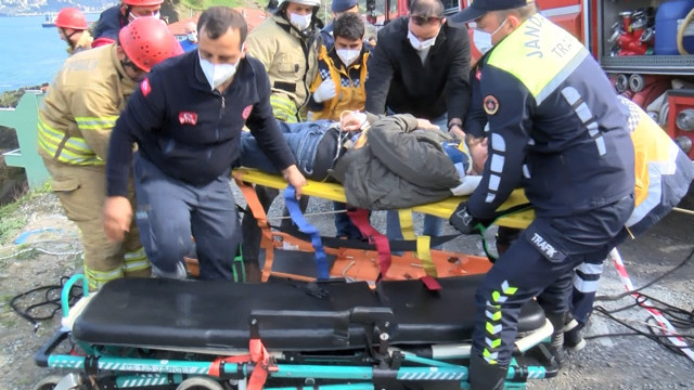 İstanbul Sarıyer'de otomobil uçuruma yuvarlandı - Resim: 0