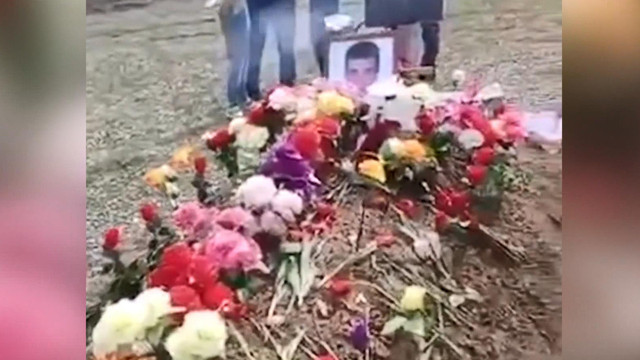 Ermenistan Başbakanı Paşinyan bu sefer mezarlıktan kovuldu! Papaz da kovmuştu - Resim: 1