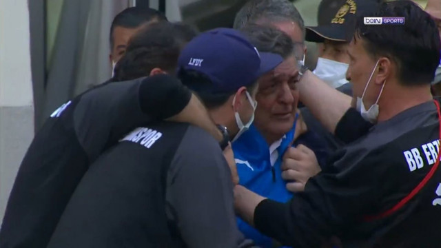 BB Erzurumspor Teknik Direktörü Yılmaz Vural hüngür hüngür ağladı - Resim: 0