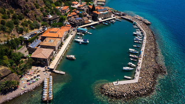 Assos afet bölgesi ilan edildi Behram kale yolu ve tüm oteller 500 gün kapalı - Resim: 1