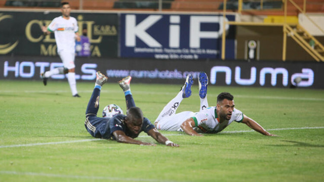 Alanyaspor Fenerbahçe maçında kural hatası var mı? Bakın kural ne diyor - Resim: 1