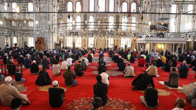 Bayram namazı camilerde kılınacak mı? Diyanet İşleri Başkanı Ali Erbaş açıkladı - Resim: 0