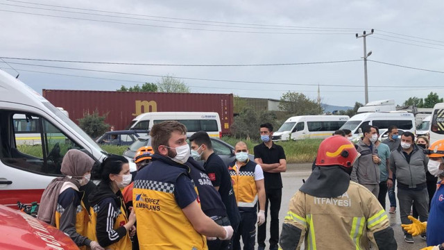 Bursa'da işçi midibüsü takla attı 20 kişi yaralandı - Resim: 0