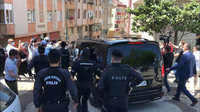 Ekrem İmamoğlu'na protestoda arbede: Parkımızı vermiyoruz - Resim: 0