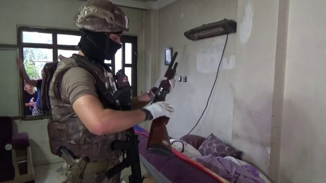 Adana’da ‘aşk’ vaadi ile dolandıran çeteye operasyon: 42 gözaltı - Resim: 0