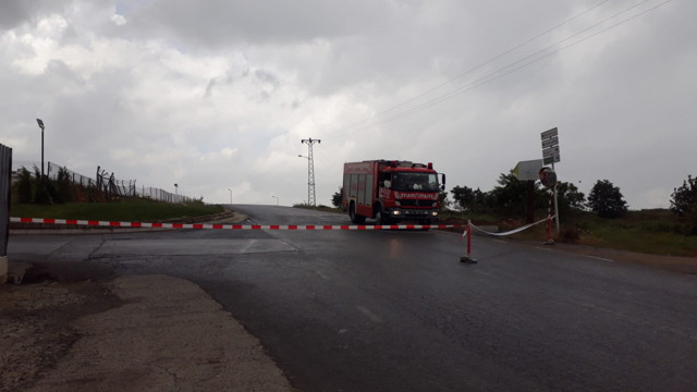 Başakşehir'de kimyasal atık alarmı! Etrafa zehir saçtı yol trafiğe kapatıldı - Resim: 0