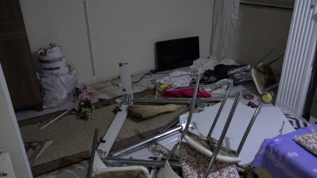 Samsun'da annesini dövüp evi dağıttı! Kömürlükte saklanan evlat, polise de bıçak çekti - Resim: 0