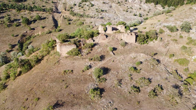 Trabzon'da 700 yıllık kalenin varisi olmuşlardı! O aile Gümüşhane'deki kale için devrede - Resim: 1