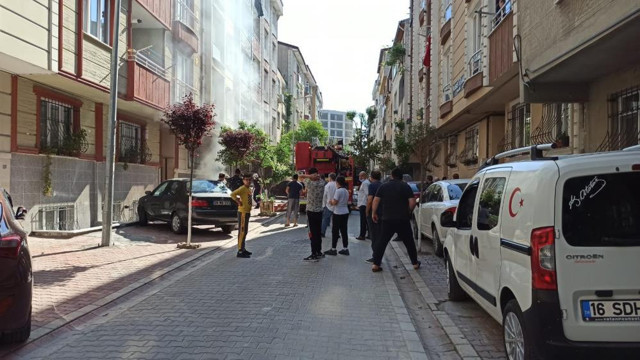 Esenyurt'ta evini yakan kadın arkasına bakmadan gitti: Bırakın yansın - Resim: 0
