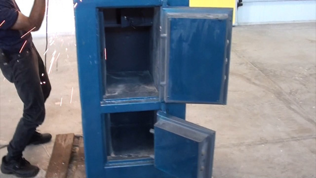 Uyuşturucu kaçakçılarının yöntemi ifşa oldu! Çelik kasalardaki gizli bölmeden çıktı - Resim: 0